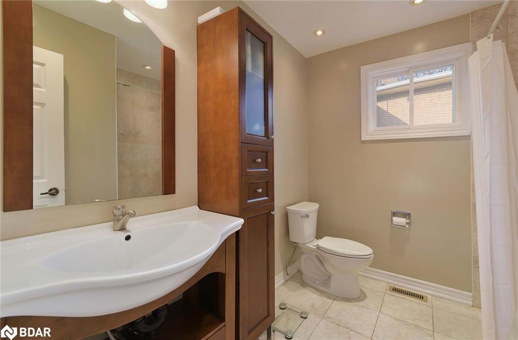 4207 Trapper Crescent, Mississauga, ON - Indoor Photo Showing Bathroom