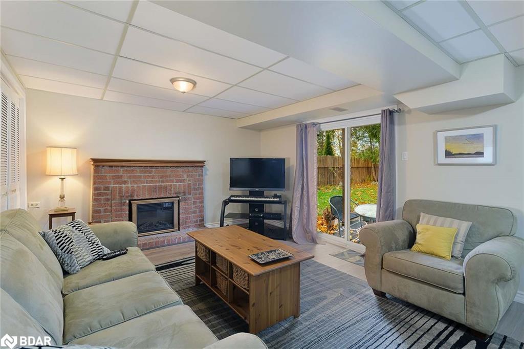 4207 Trapper Crescent, Mississauga, ON - Indoor Photo Showing Living Room With Fireplace