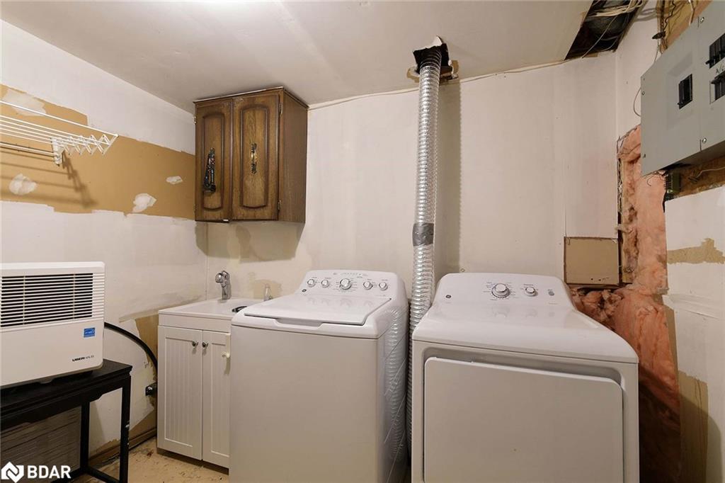 4207 Trapper Crescent, Mississauga, ON - Indoor Photo Showing Laundry Room