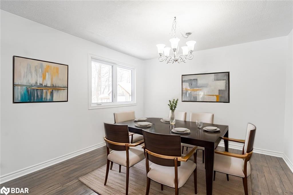 5853 Yonge Street, Innisfil, ON - Indoor Photo Showing Dining Room