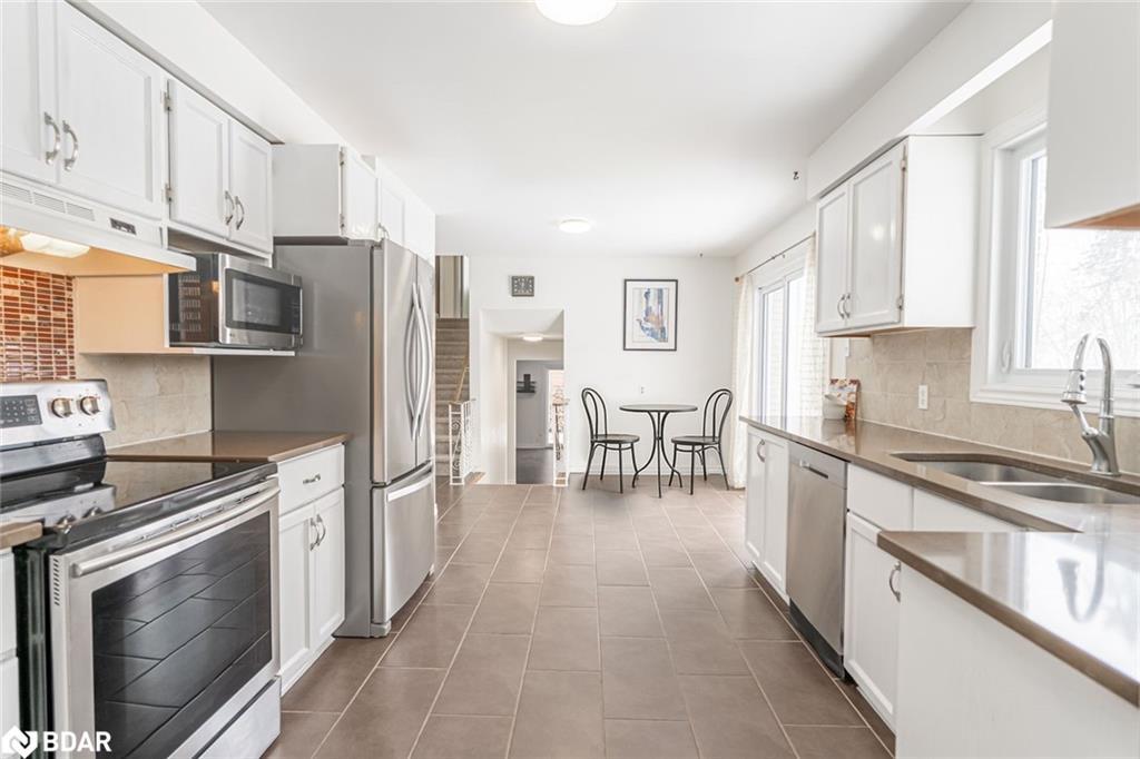 5853 Yonge Street, Innisfil, ON - Indoor Photo Showing Kitchen With Double Sink