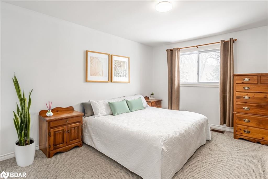 5853 Yonge Street, Innisfil, ON - Indoor Photo Showing Bedroom