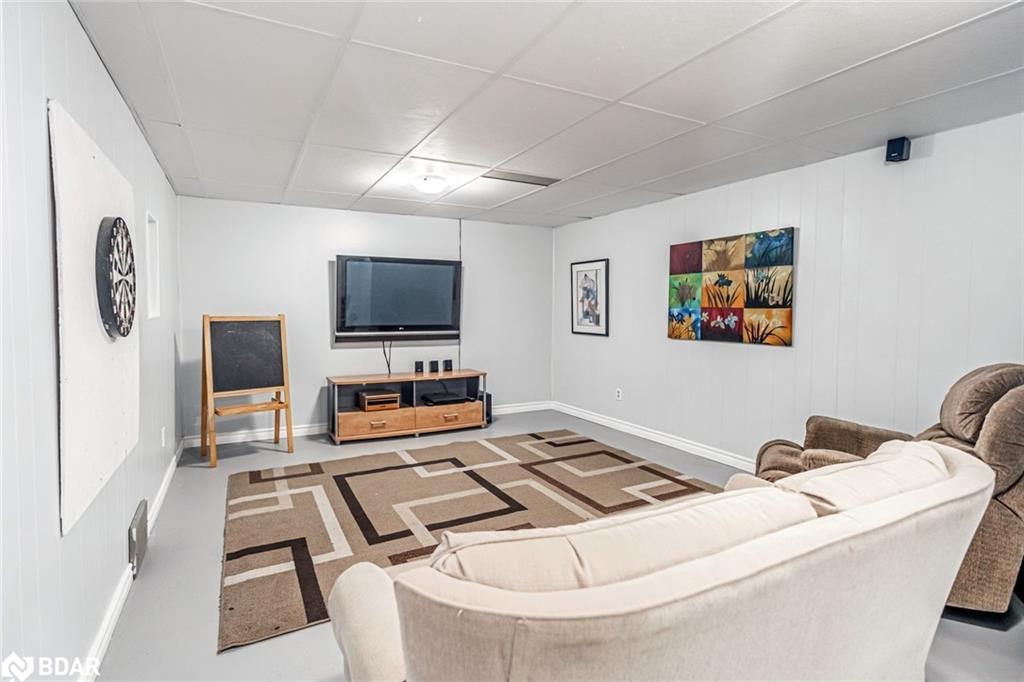 5853 Yonge Street, Innisfil, ON - Indoor