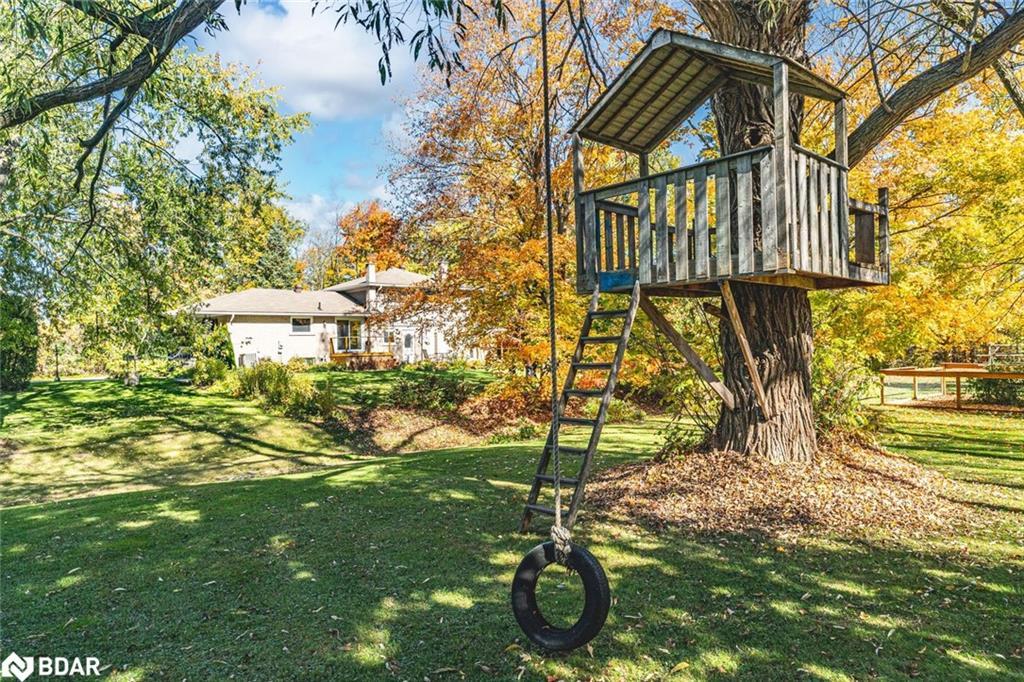 5853 Yonge Street, Innisfil, ON - Outdoor