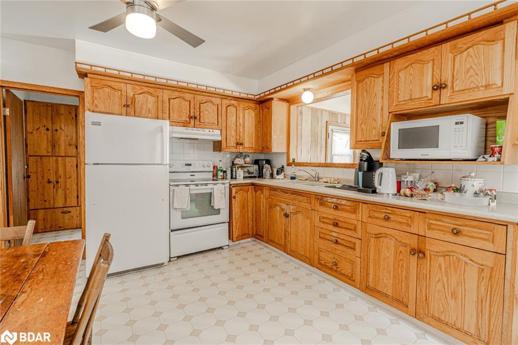 85 Tyler Street, Aurora, ON - Indoor Photo Showing Kitchen