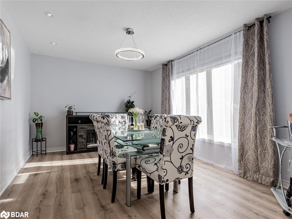 129 Flagstone Way, Newmarket, ON - Indoor Photo Showing Dining Room
