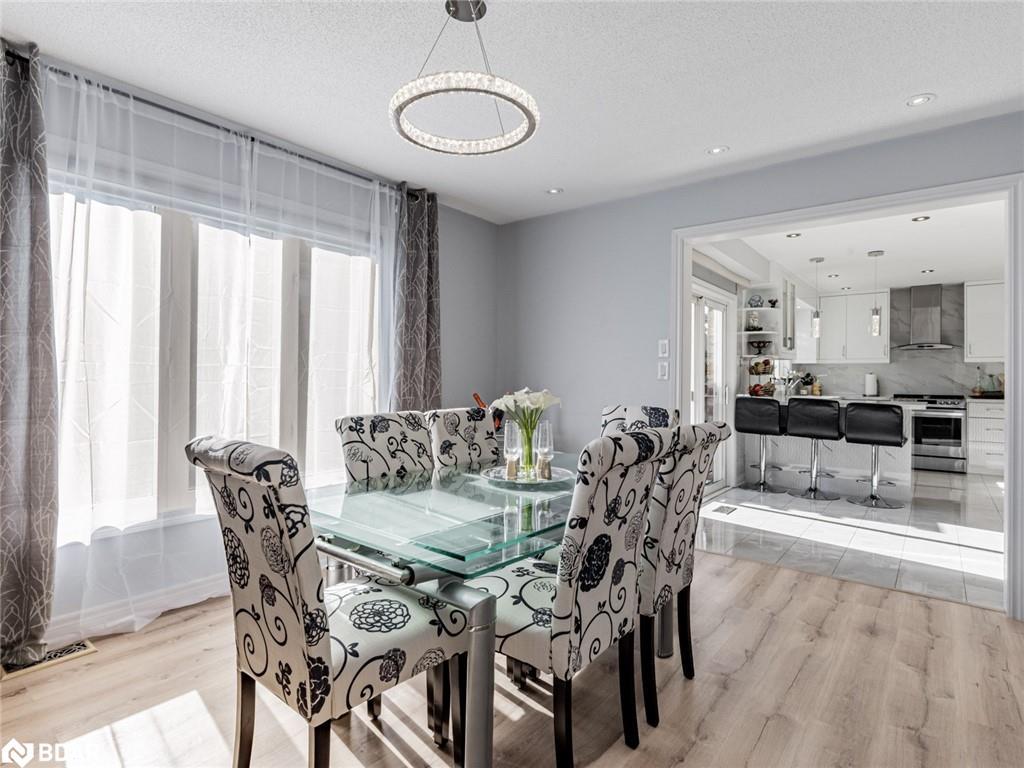 129 Flagstone Way, Newmarket, ON - Indoor Photo Showing Dining Room