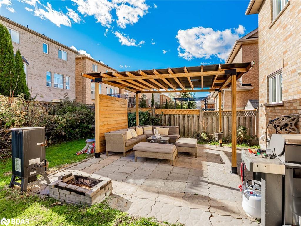 129 Flagstone Way, Newmarket, ON - Outdoor