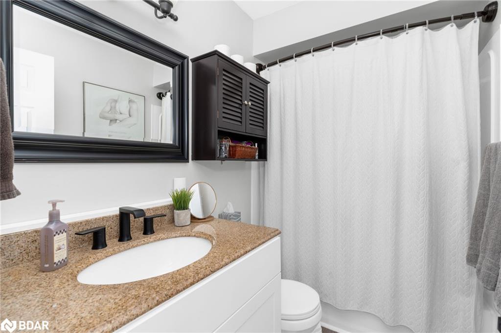 13 Kate Aitken Crescent, New Tecumseth, ON - Indoor Photo Showing Bathroom