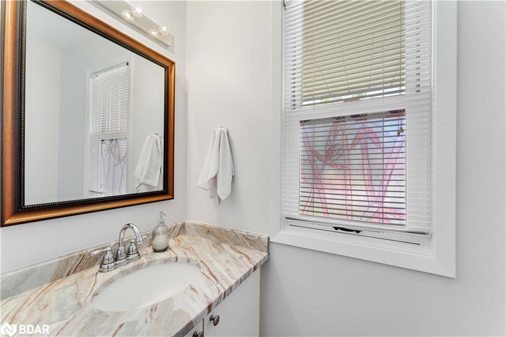 10 Carter Road, Barrie, ON - Indoor Photo Showing Bathroom