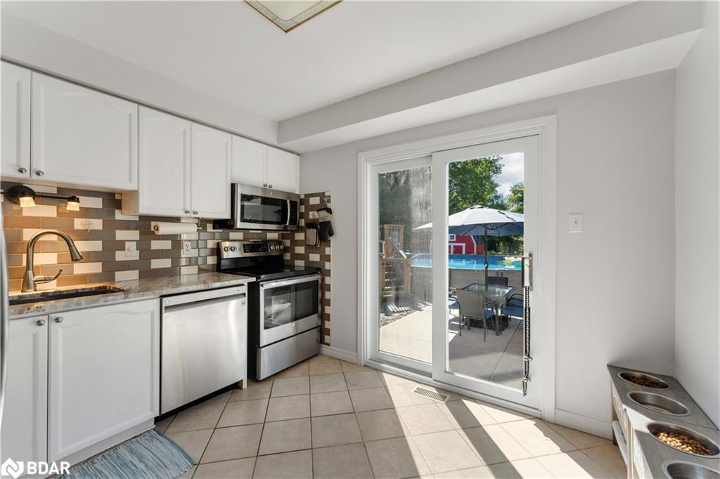 10 Carter Road, Barrie, ON - Indoor Photo Showing Kitchen