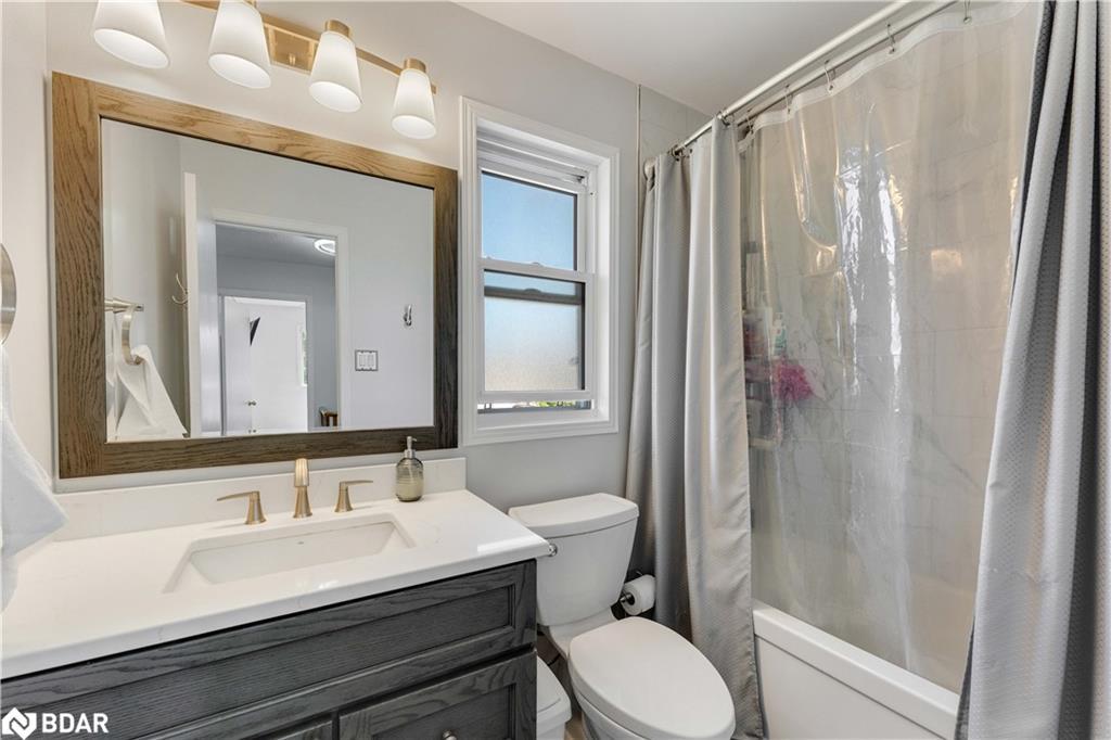 10 Carter Road, Barrie, ON - Indoor Photo Showing Bathroom