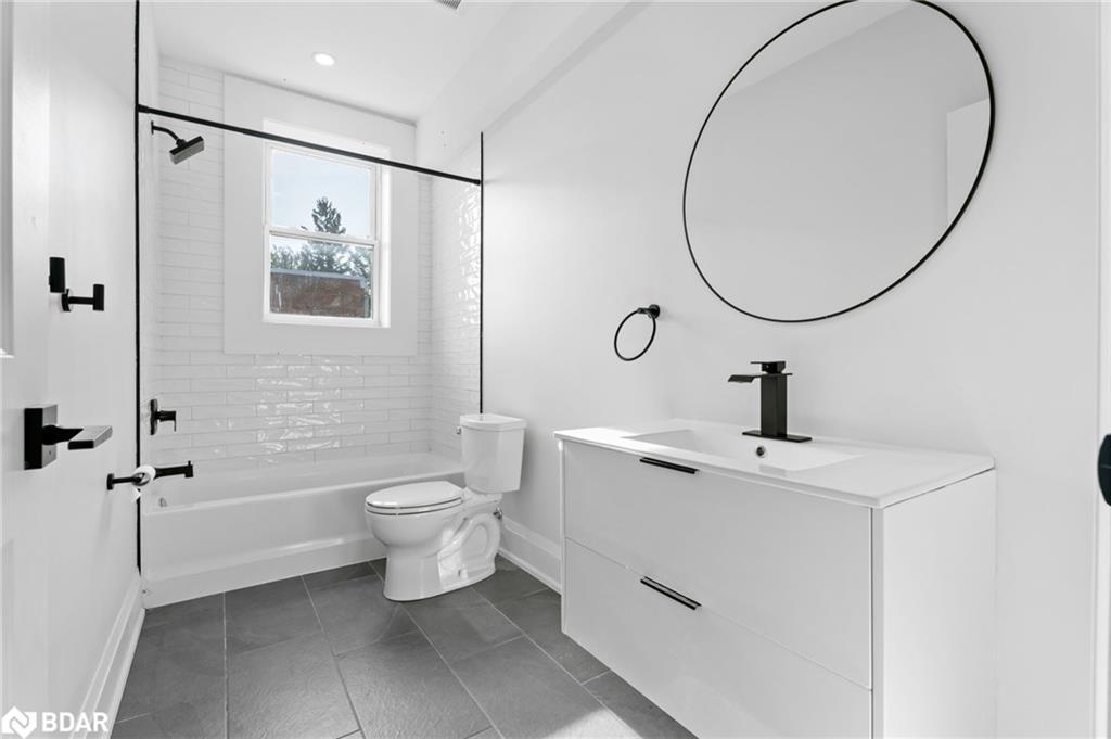 2-55 Cayuga Street, Brantford, ON - Indoor Photo Showing Bathroom