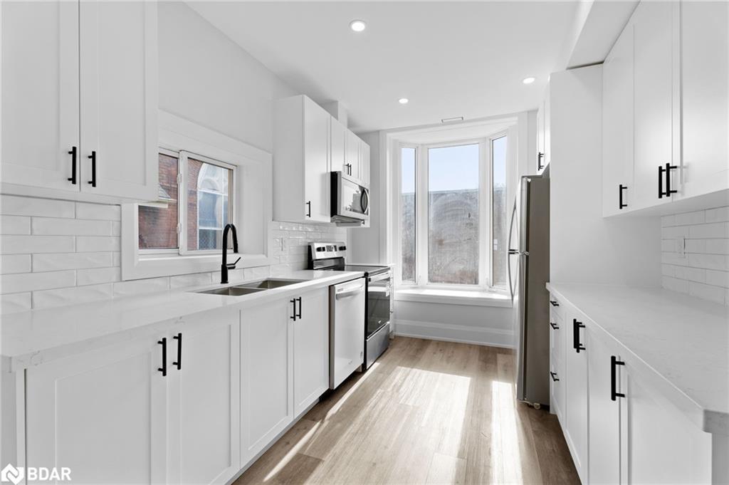 2-55 Cayuga Street, Brantford, ON - Indoor Photo Showing Kitchen With Double Sink