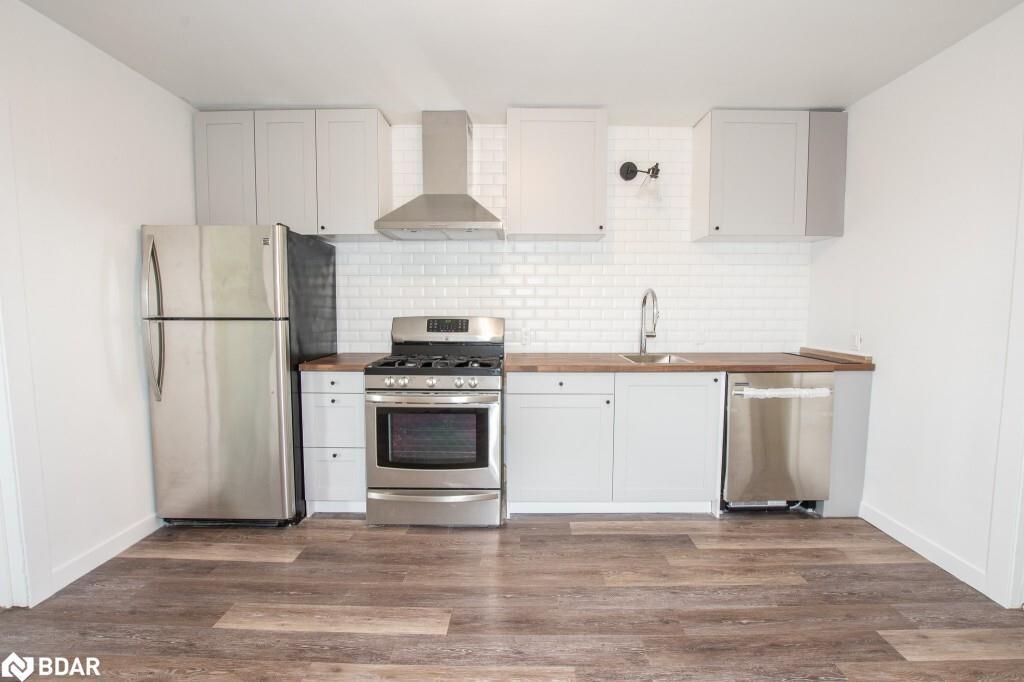 4-30 Classic Avenue, Welland, ON - Indoor Photo Showing Kitchen With Stainless Steel Kitchen