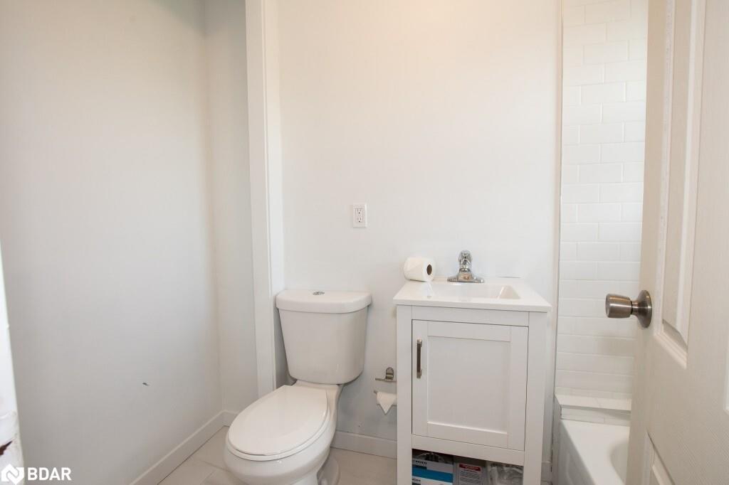4-30 Classic Avenue, Welland, ON - Indoor Photo Showing Bathroom