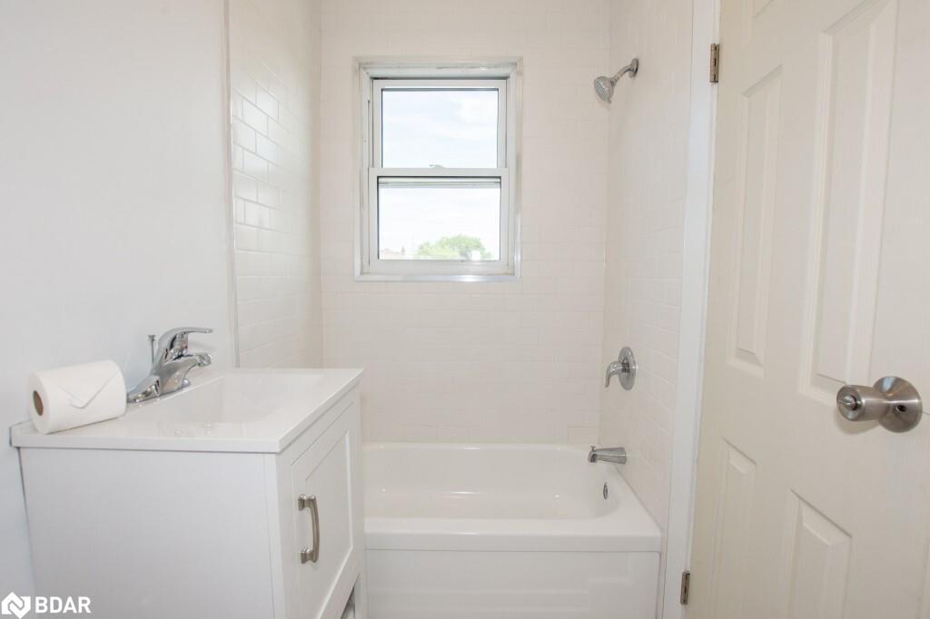 4-30 Classic Avenue, Welland, ON - Indoor Photo Showing Bathroom