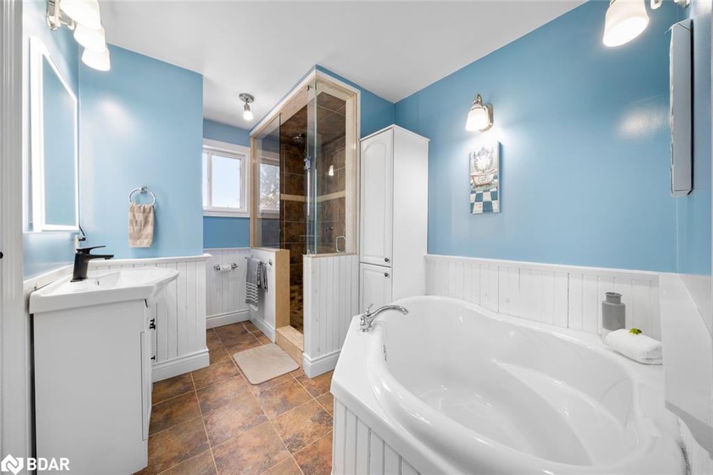 2035 Craig Road, Innisfil, ON - Indoor Photo Showing Bathroom