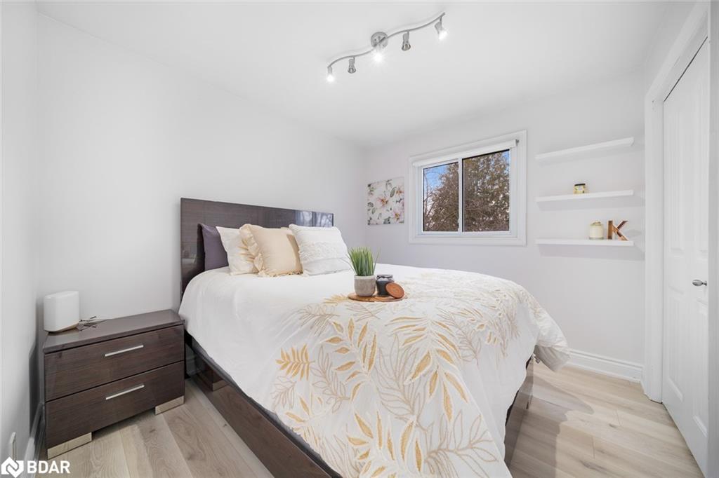 2035 Craig Road, Innisfil, ON - Indoor Photo Showing Bedroom