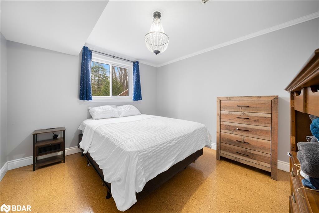 2035 Craig Road, Innisfil, ON - Indoor Photo Showing Bedroom