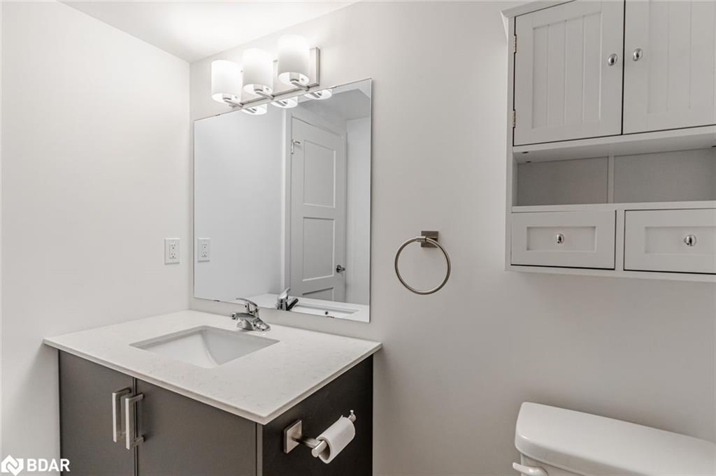 5-23 Hay Lane, Barrie, ON - Indoor Photo Showing Bathroom