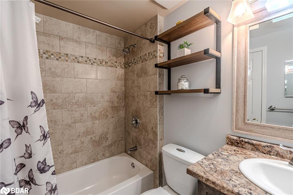 193 Nathan Crescent, Barrie, ON - Indoor Photo Showing Bathroom