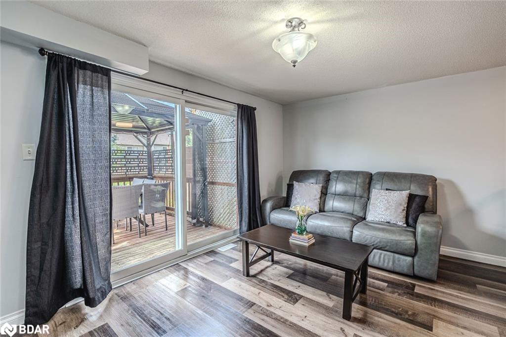193 Nathan Crescent, Barrie, ON - Indoor Photo Showing Living Room