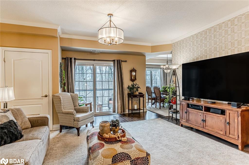 212-44 Ferndale Drive S, Barrie, ON - Indoor Photo Showing Living Room