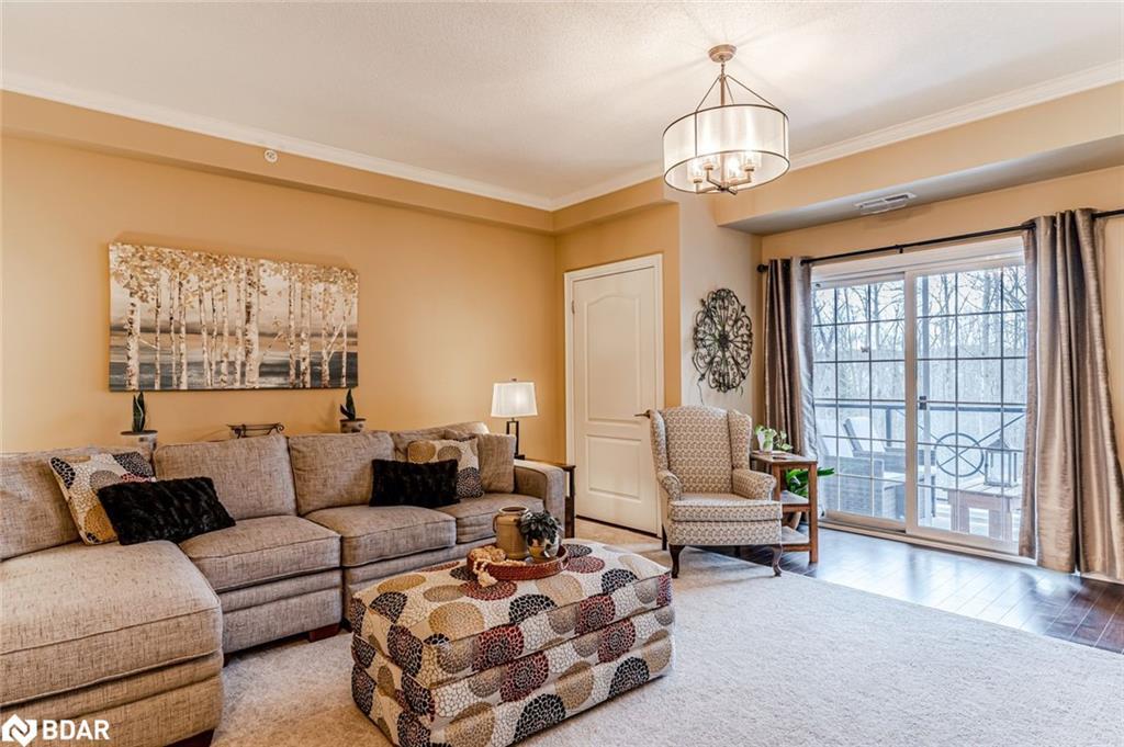 212-44 Ferndale Drive S, Barrie, ON - Indoor Photo Showing Living Room