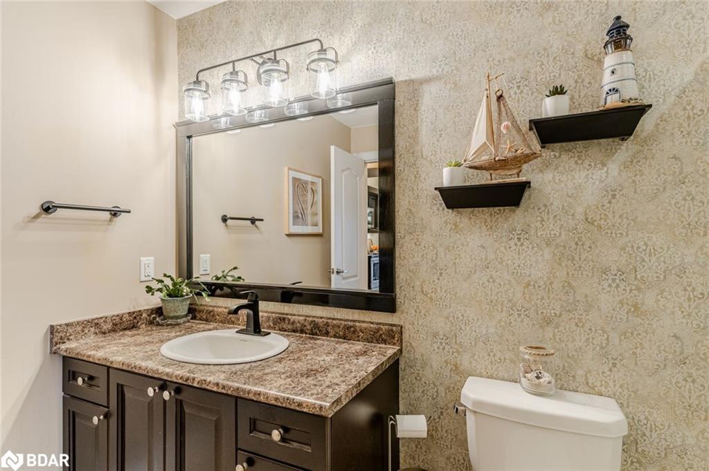 212-44 Ferndale Drive S, Barrie, ON - Indoor Photo Showing Bathroom