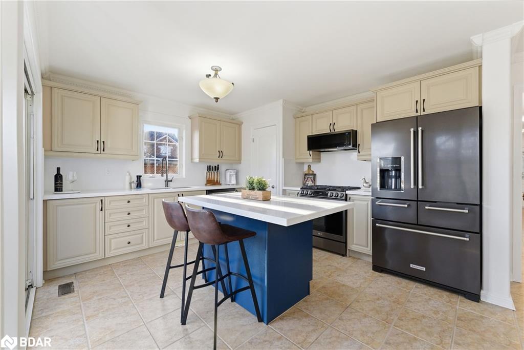 1667 Dempsey Crescent, Milton, ON - Indoor Photo Showing Kitchen