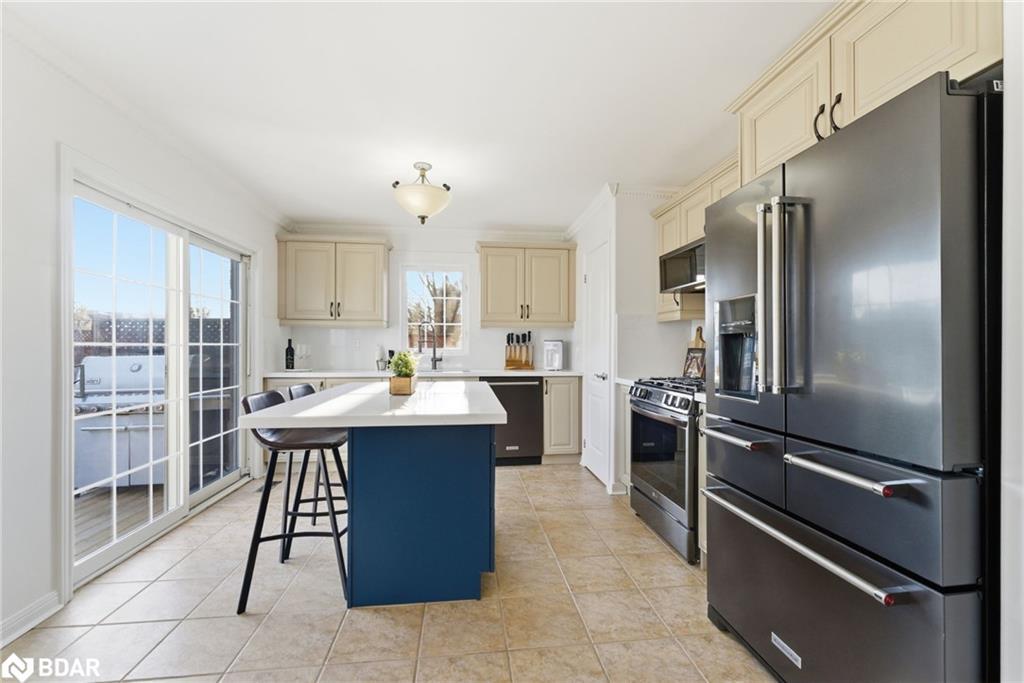 1667 Dempsey Crescent, Milton, ON - Indoor Photo Showing Kitchen