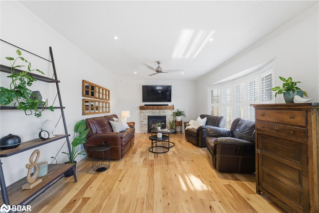 1667 Dempsey Crescent, Milton, ON - Indoor Photo Showing Living Room With Fireplace