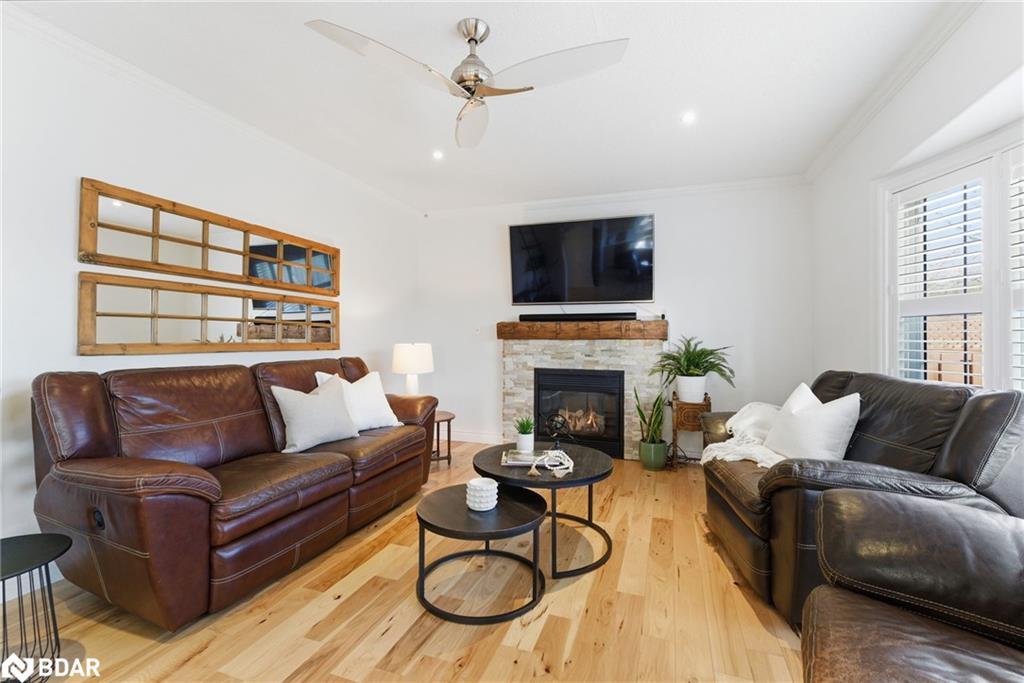 1667 Dempsey Crescent, Milton, ON - Indoor Photo Showing Living Room With Fireplace