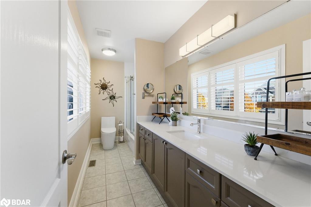 1667 Dempsey Crescent, Milton, ON - Indoor Photo Showing Bathroom