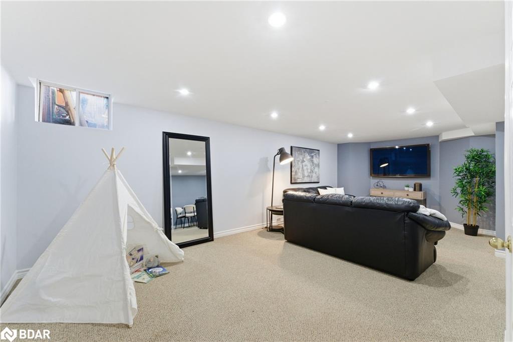 1667 Dempsey Crescent, Milton, ON - Indoor