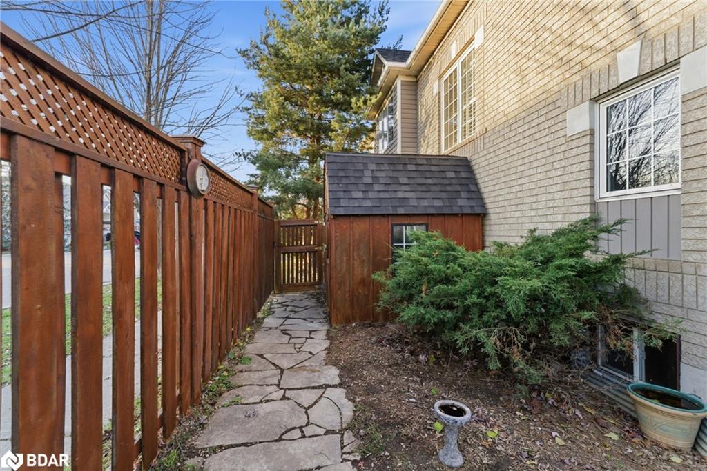 1667 Dempsey Crescent, Milton, ON - Outdoor With Exterior