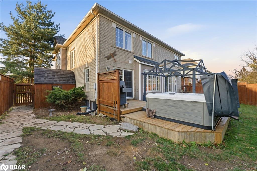 1667 Dempsey Crescent, Milton, ON - Outdoor