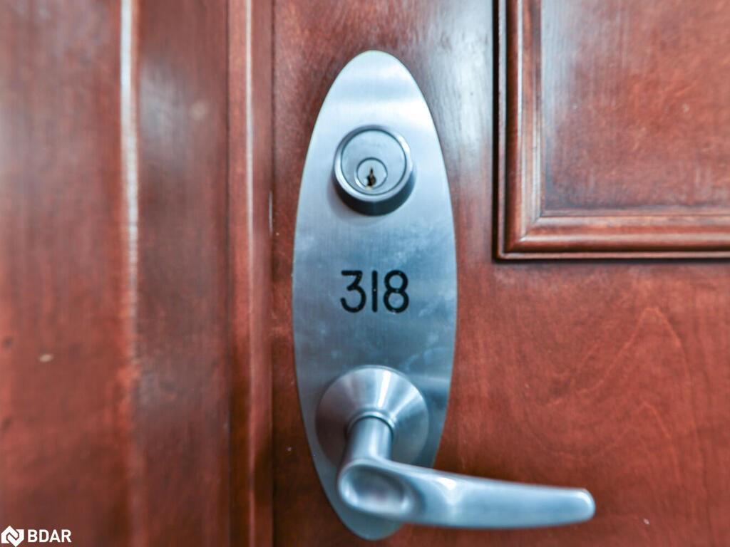 318-168 Simcoe Street, Toronto, ON - Indoor Photo Showing Other Room