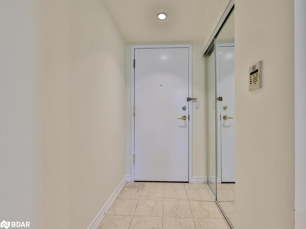 318-168 Simcoe Street, Toronto, ON - Indoor Photo Showing Other Room