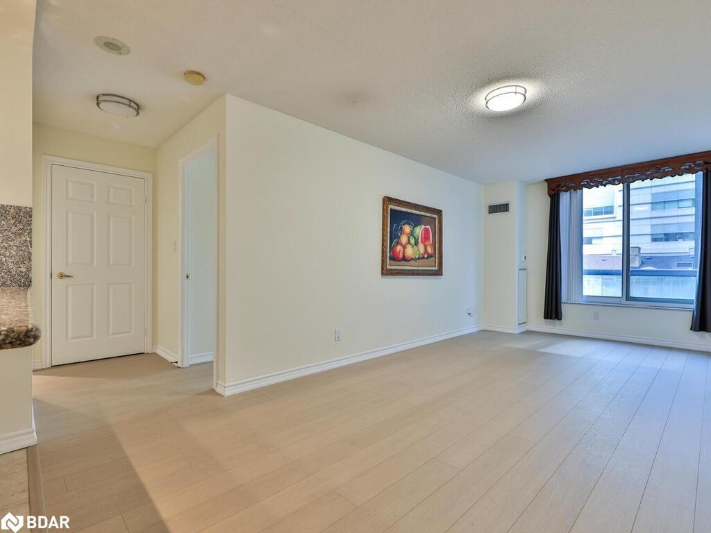 318-168 Simcoe Street, Toronto, ON - Indoor Photo Showing Other Room