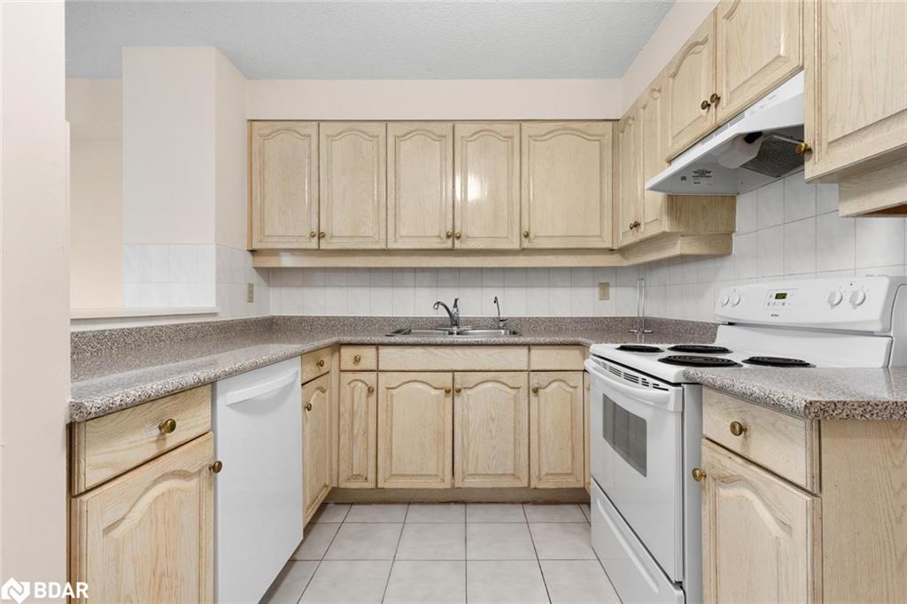 1604-2155 Burnhamthorpe Road W, Mississauga, ON - Indoor Photo Showing Kitchen With Double Sink
