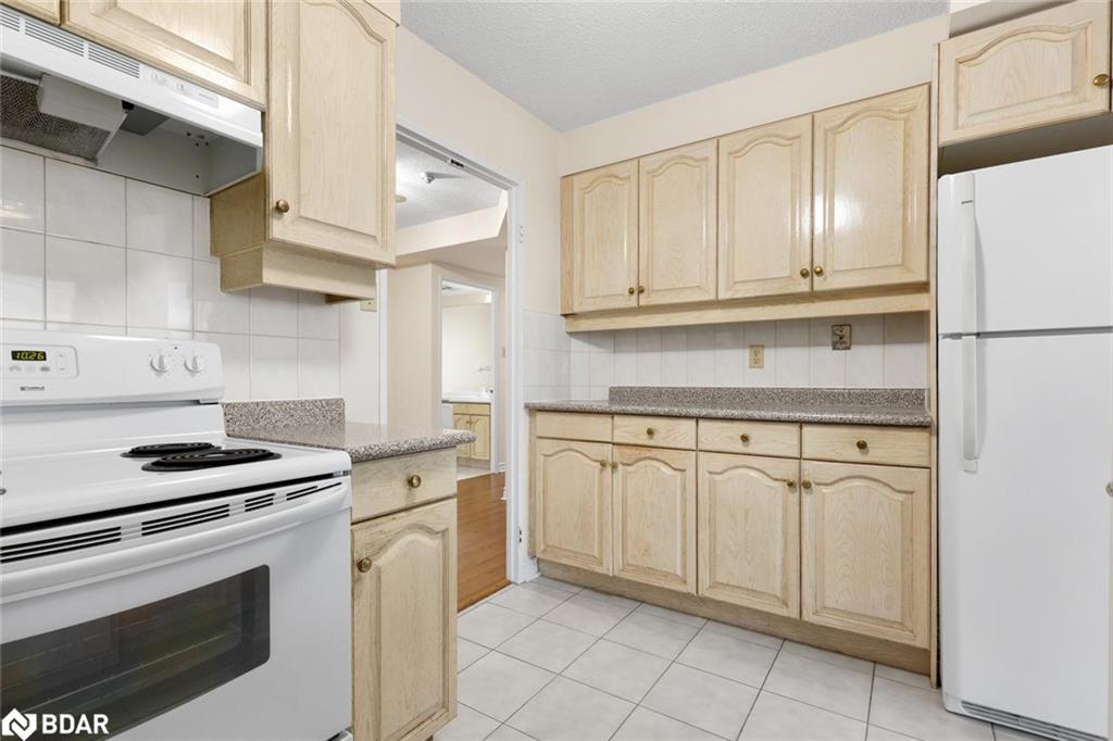 1604-2155 Burnhamthorpe Road W, Mississauga, ON - Indoor Photo Showing Kitchen