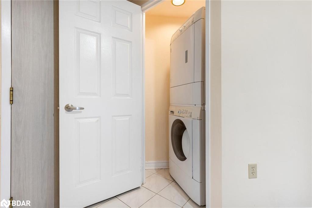 1604-2155 Burnhamthorpe Road W, Mississauga, ON - Indoor Photo Showing Laundry Room