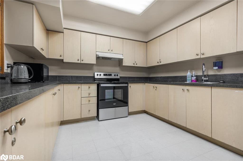 1604-2155 Burnhamthorpe Road W, Mississauga, ON - Indoor Photo Showing Kitchen