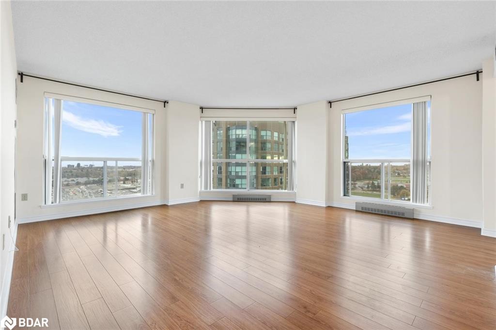 1604-2155 Burnhamthorpe Road W, Mississauga, ON - Indoor Photo Showing Living Room