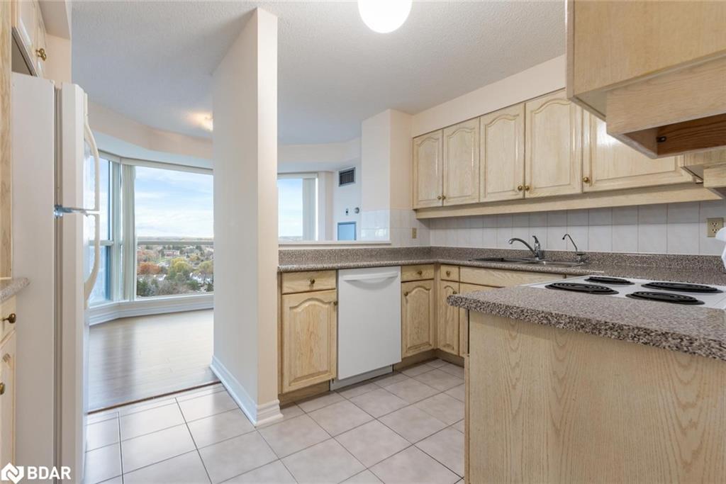 1604-2155 Burnhamthorpe Road W, Mississauga, ON - Indoor Photo Showing Kitchen