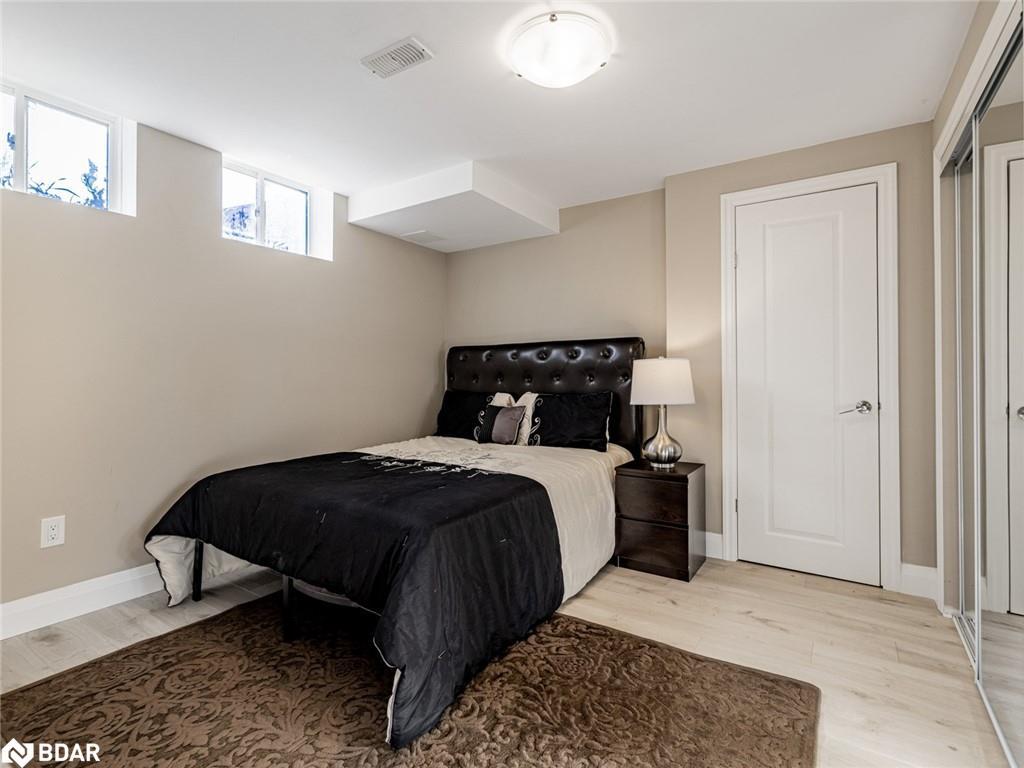 6 Bobolink Drive, Wasaga Beach, ON - Indoor Photo Showing Bedroom