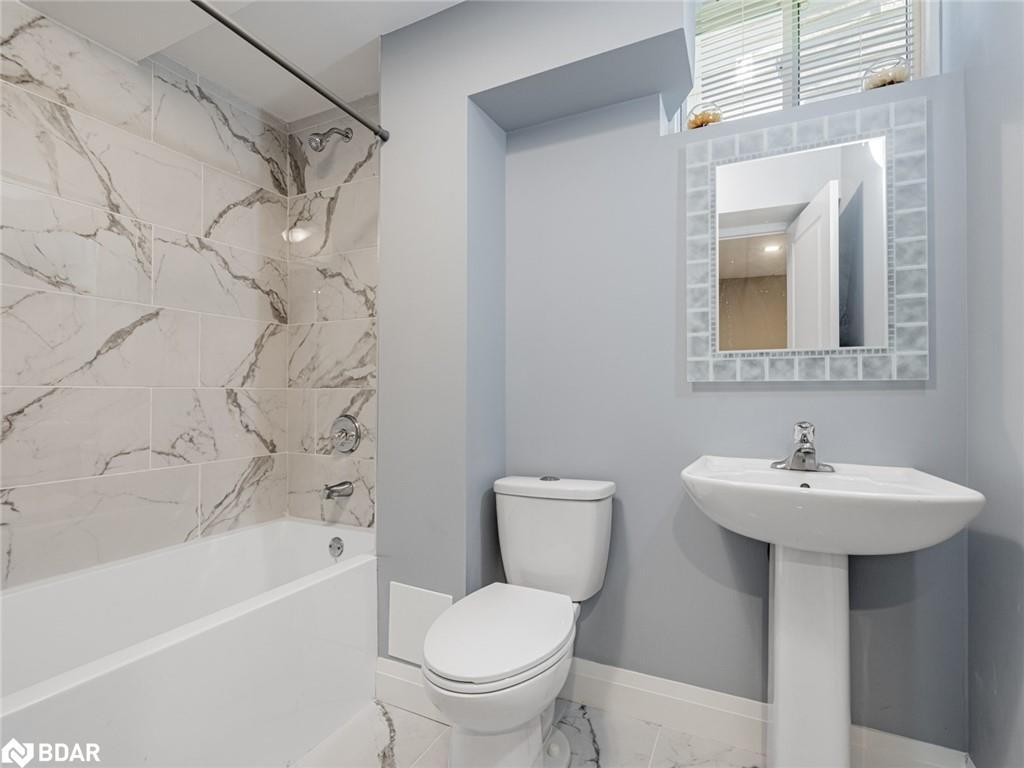 6 Bobolink Drive, Wasaga Beach, ON - Indoor Photo Showing Bathroom