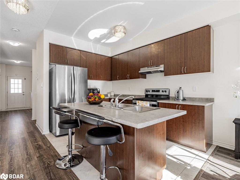 6 Bobolink Drive, Wasaga Beach, ON - Indoor Photo Showing Kitchen With Double Sink